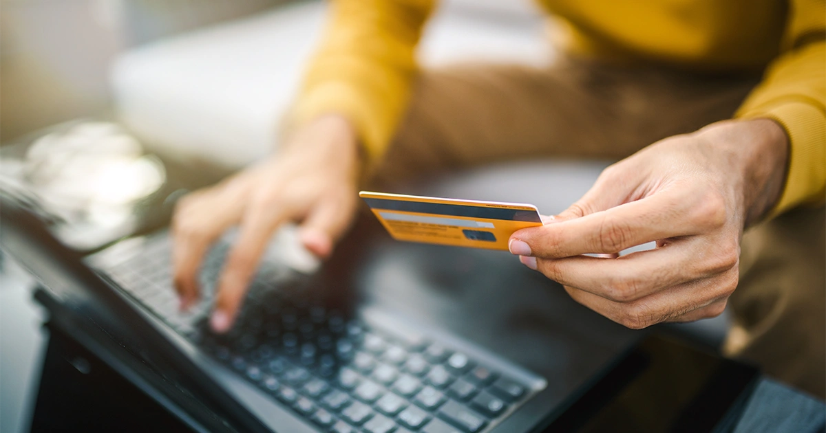 ¿Cómo funciona una cuenta indistinta en caso de fallecimiento de un titular?