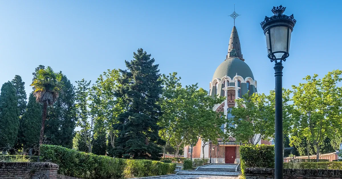 ¿Qué famosos están enterrados en el Cementerio de La Almudena?
